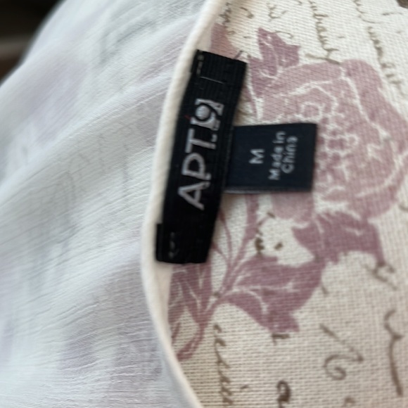 Apt 9 top - Picture 3 of 4